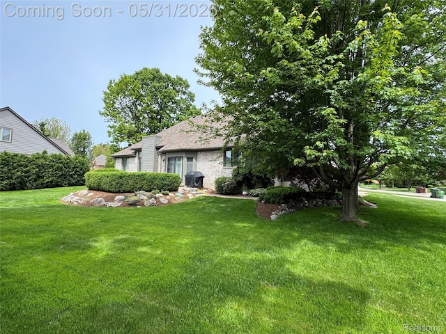 7348 William Dr, Shelby Twp, MI 48316 - view of grassy yard