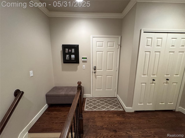 7348 William Dr, Shelby Twp, MI 48316 - entryway featuring dark wood-type flooring, crown molding, and baseboards