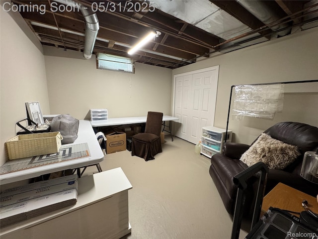 7348 William Dr, Shelby Twp, MI 48316 - home office with carpet floors
