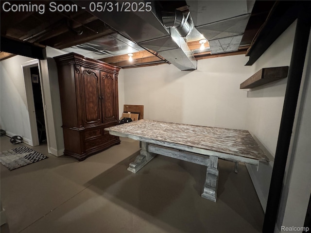 7348 William Dr, Shelby Twp, MI 48316 - finished basement featuring baseboards