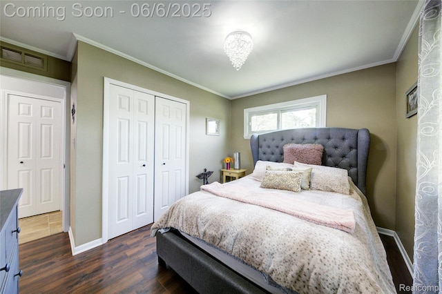 2470 E Highland Rd, Howell, MI 48843 - bedroom with crown molding, dark wood-style flooring, baseboards, and a closet