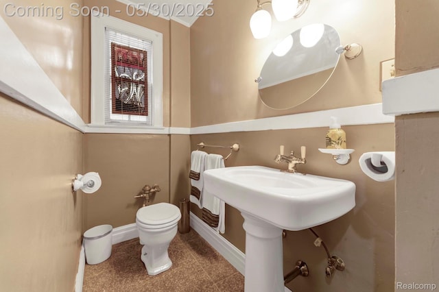 2918 Burns St, Detroit, MI 48214 - bathroom featuring toilet and baseboards