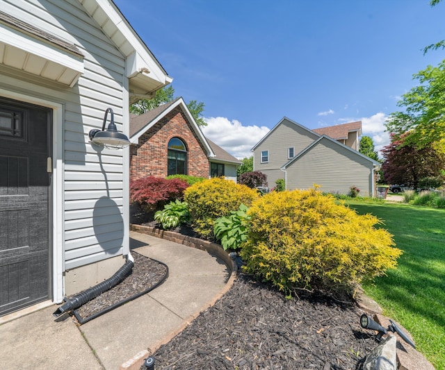 826 Jennie Pl, Monroe, MI 48161 - view of side of home featuring brick siding and a lawn