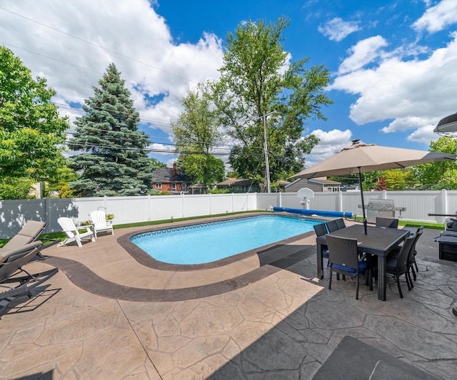 826 Jennie Pl, Monroe, MI 48161 - view of pool featuring a patio area, outdoor dining space, and a fenced backyard