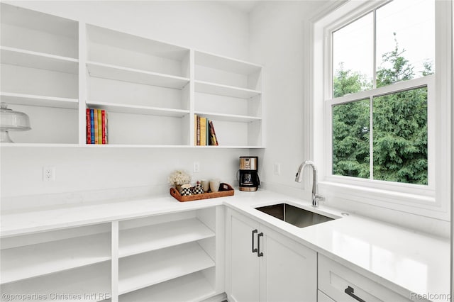 19138 Riverside Dr, Beverly Hills, MI 48025 - storage area with a sink