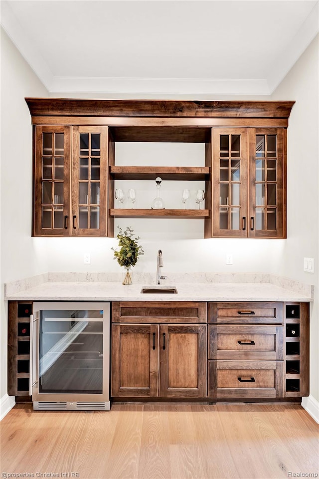 19138 Riverside Dr, Beverly Hills, MI 48025 - indoor wet bar with wine cooler, light wood-style floors, and baseboards