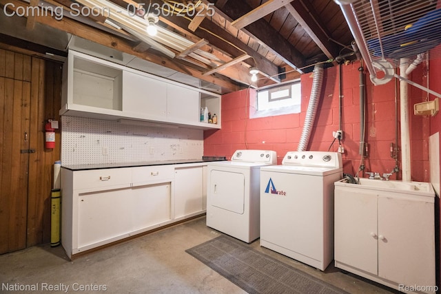 2029 Hubbell St, Dearborn, MI 48128 - laundry area featuring washing machine and clothes dryer and cabinet space