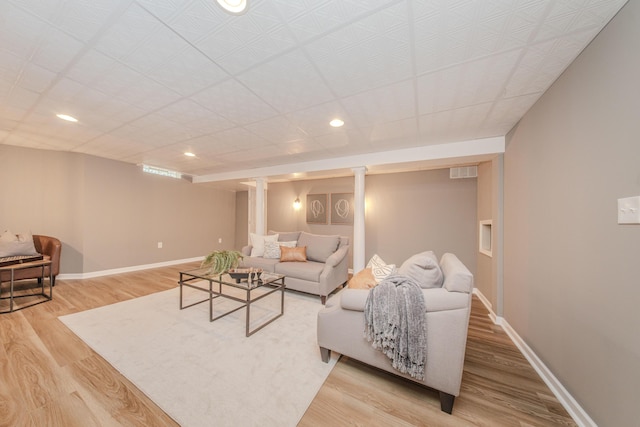 9117 Cambridge Dr, Saline, MI 48176 - living area featuring wood finished floors, baseboards, and recessed lighting