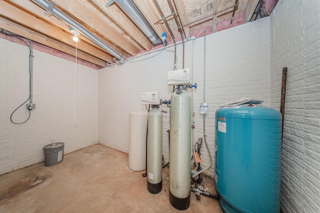 9117 Cambridge Dr, Saline, MI 48176 - unfinished below grade area with a water pressure tank and a water softener