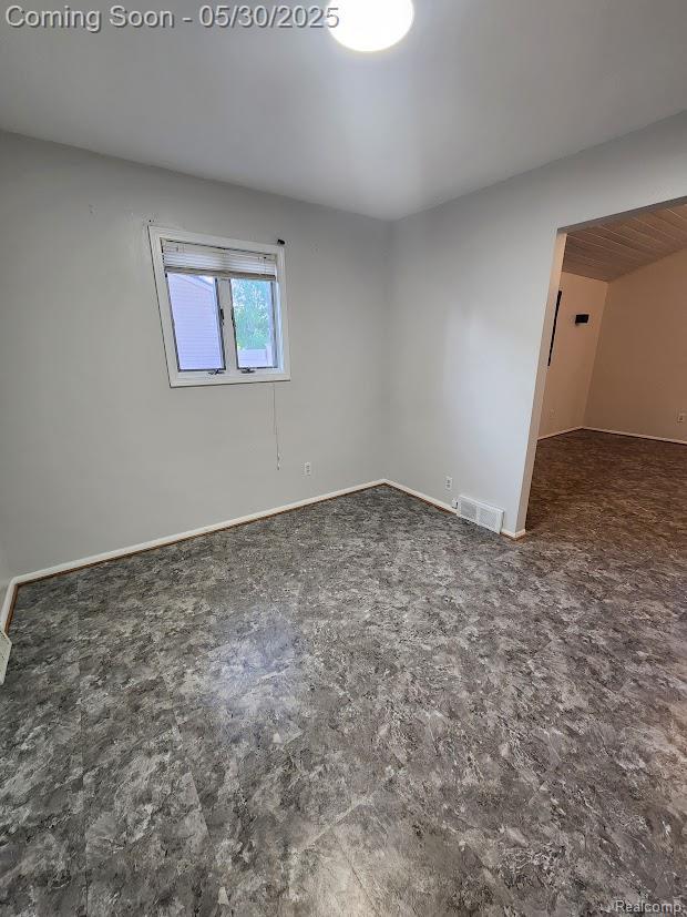 2625 Winston Dr, Sterling Heights, MI 48310 - empty room featuring baseboards