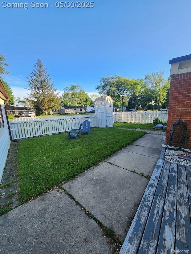 2625 Winston Dr, Sterling Heights, MI 48310 - view of yard