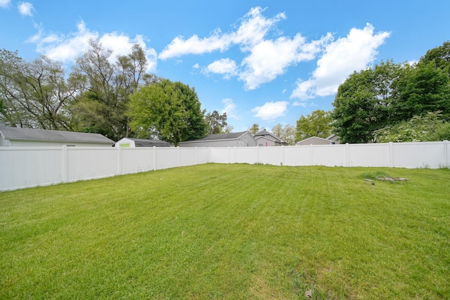 912 Gerald Ave, Jackson, MI 49203 - view of yard