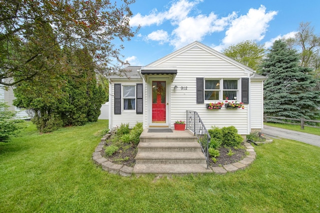912 Gerald Ave, Jackson, MI 49203 - view of front of home featuring a front yard