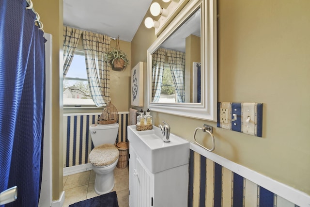 912 Gerald Ave, Jackson, MI 49203 - bathroom with toilet, tile patterned flooring, baseboards, and vanity
