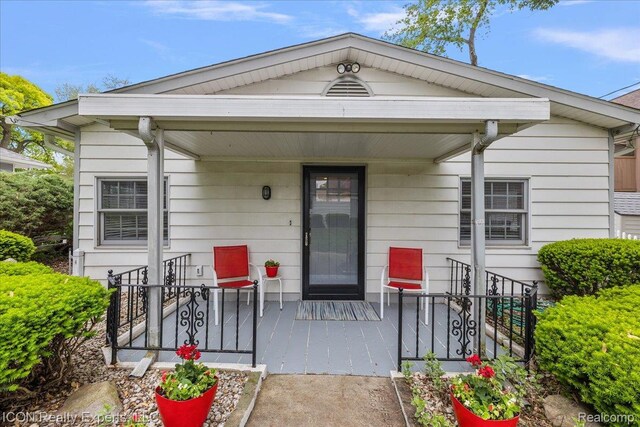 8569 Cooley Beach Dr, White Lake, MI 48386 - view of front facade featuring covered porch