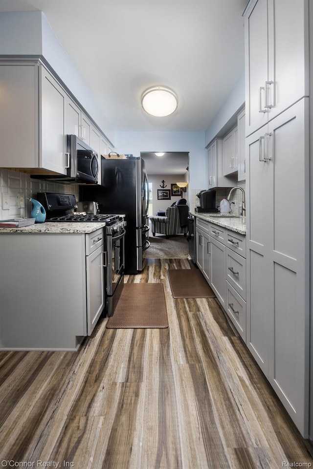 1660 River Rd Unit 52, Marysville, MI 48040 - kitchen featuring stainless steel appliances, a sink, and gray cabinetry