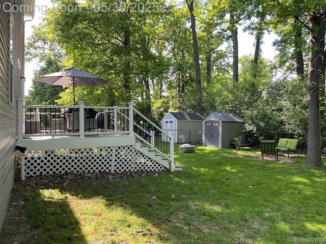 33500 Birchlawn, Westland, MI 48185 - view of yard featuring a wooden deck