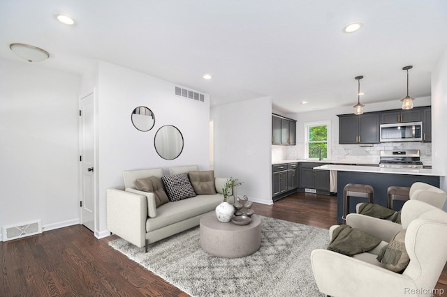 1508 Gardenia Ave, Royal Oak, MI 48067 - living area featuring dark wood finished floors, recessed lighting, and baseboards