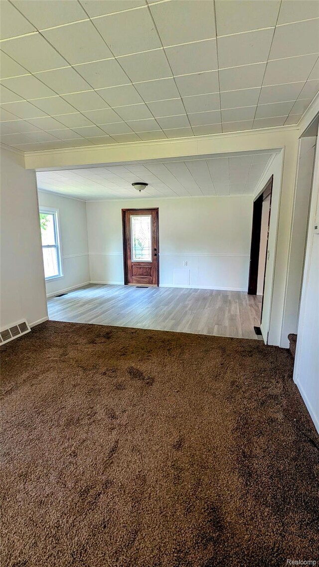 703 Queen St, Owosso, MI 48867 - unfurnished room with carpet
