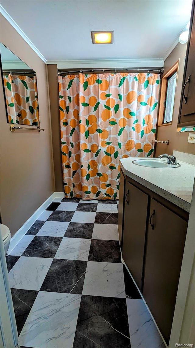 703 Queen St, Owosso, MI 48867 - full bath with ornamental molding, vanity, toilet, baseboards, and curtained shower