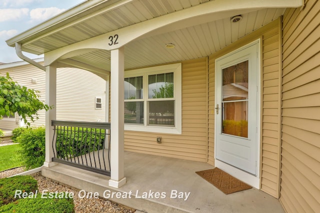 32 Tuscany Cir, Saginaw, MI 48603 - property entrance featuring a porch