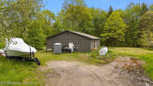 2135 S Hadley Rd, Ortonville, MI 48462