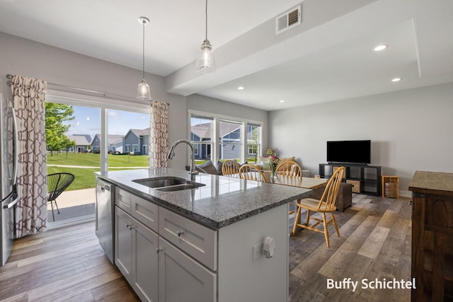 334 Terrace Point Cir Unit 33, Muskegon, MI 49440 - kitchen with a sink, stainless steel appliances, light wood-type flooring, plenty of natural light, and recessed lighting