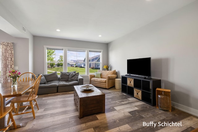 334 Terrace Point Cir Unit 33, Muskegon, MI 49440 - living room featuring wood finished floors, recessed lighting, and baseboards