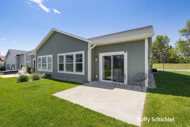 334 Terrace Point Cir Unit 33, Muskegon, MI 49440 - back of house with a patio and a yard