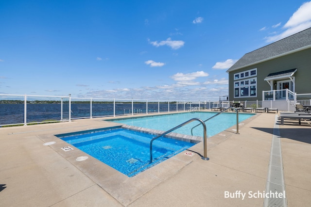 334 Terrace Point Cir Unit 33, Muskegon, MI 49440 - community pool with a patio area