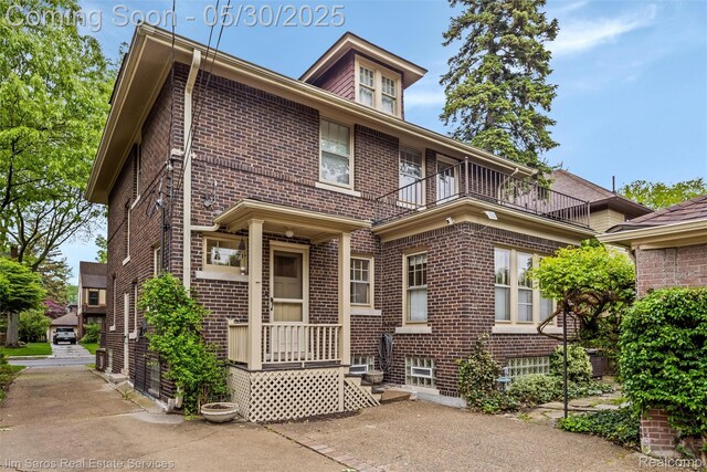 1377 Bishop Rd, Grosse Pointe Park, MI 48230 - view of front facade featuring a balcony and brick siding