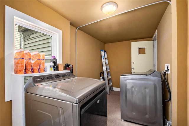928 Baxter St SE, Grand Rapids, MI 49506 - laundry area featuring washer and clothes dryer, carpet flooring, and baseboards