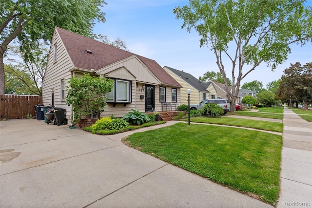 717 N Vermont Ave, Royal Oak, MI 48067 - view of front facade with a shingled roof