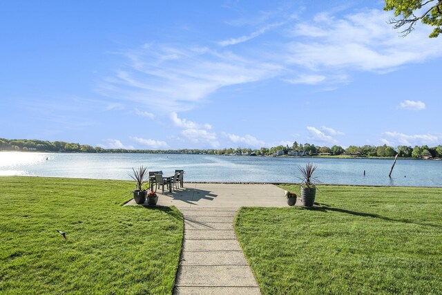 16928 Landing Dr, Spring Lake, MI 49456
