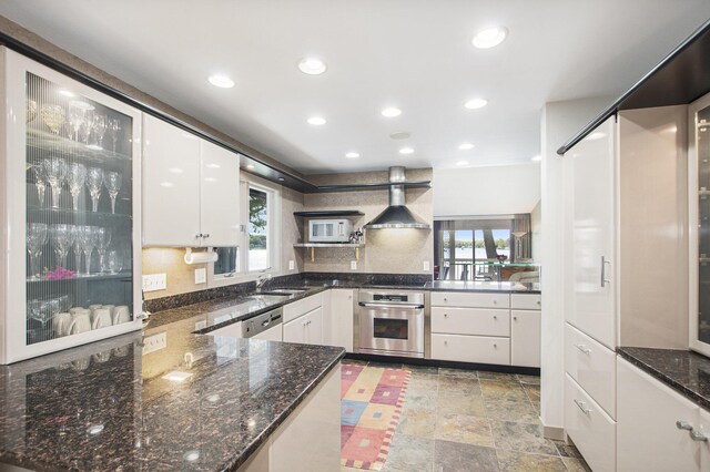 16928 Landing Dr, Spring Lake, MI 49456