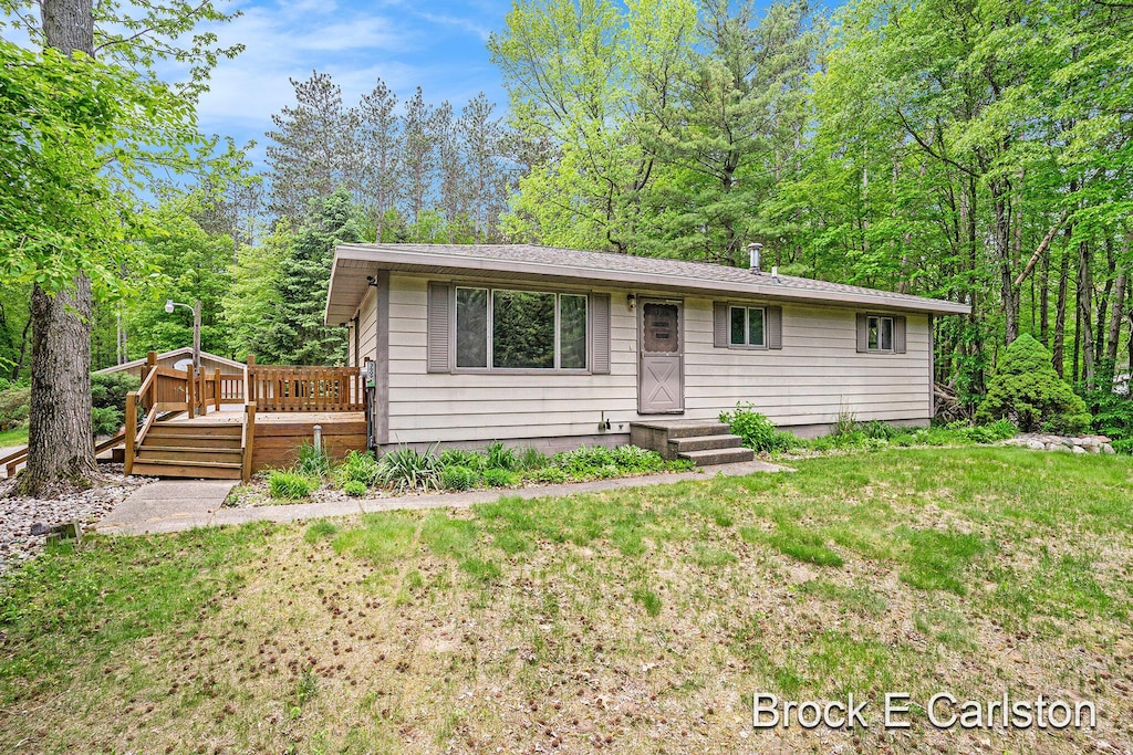 3609 S Hilton Park Rd, Fruitport, MI 49415 - view of front facade with a deck and a front yard