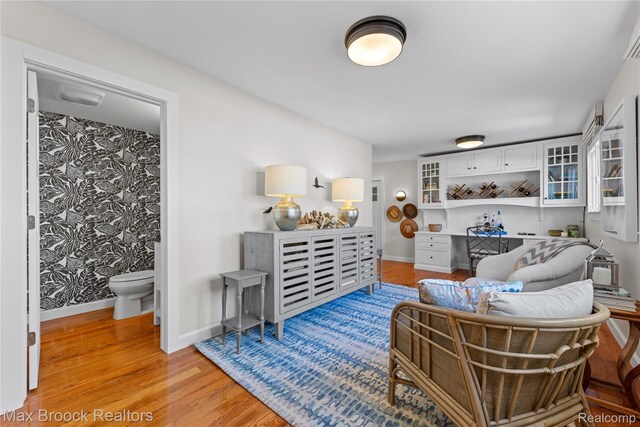 6863 Brightwood Ct, Waterford, MI 48327 - living area featuring light wood-style floors and baseboards