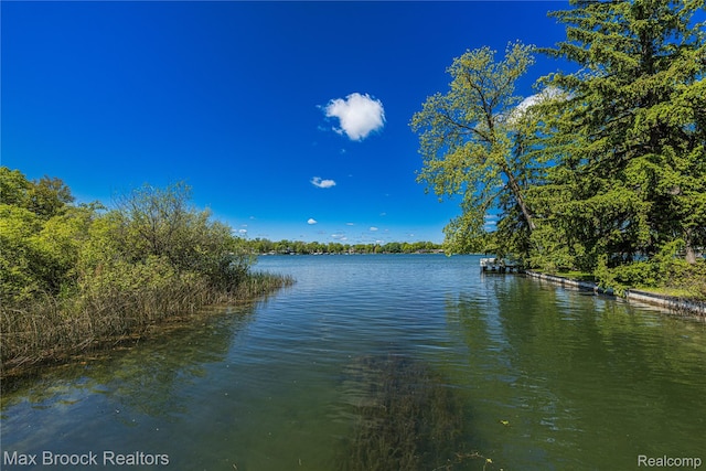 6863 Brightwood Ct, Waterford, MI 48327 - water view
