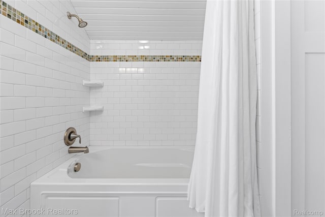 6863 Brightwood Ct, Waterford, MI 48327 - bathroom featuring shower / tub combo with curtain