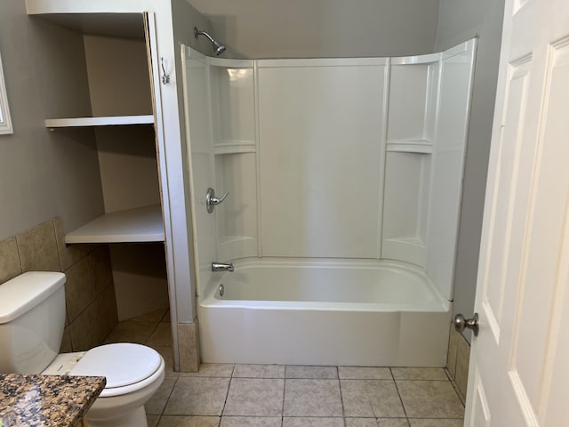 911 Muskegon Ave NW, Grand Rapids, MI 49504 - bathroom with toilet, bathing tub / shower combination, and tile patterned flooring