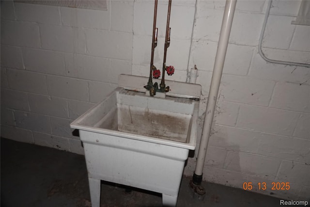 16073 Ellsworth St, Detroit, MI 48227 - view of bathroom