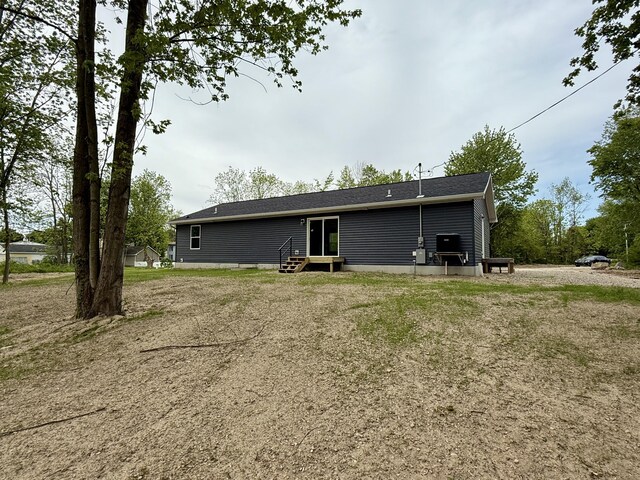 2827 Green Acres Dr, Mulliken, MI 48861 - back of property with entry steps