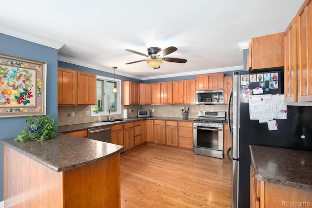 5200 Bridge Trl W, Commerce Twp, MI 48382 - kitchen featuring stainless steel appliances, dark countertops, a peninsula, backsplash, and crown molding