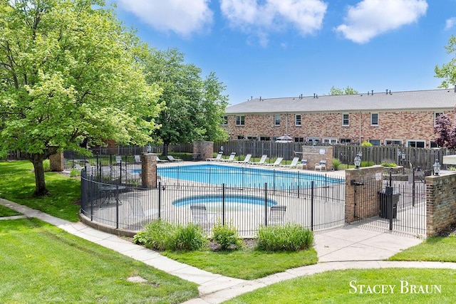 2420 Abbington Dr SE Unit 40, Grand Rapids, MI 49506 - view of community pool