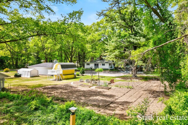 300 N 2nd Ave, Fruitport, MI 49415 - view of yard