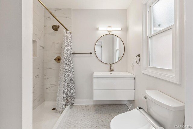 2547 Seyburn St, Detroit, MI 48214 - full bath featuring vanity, toilet, a tile shower, and baseboards