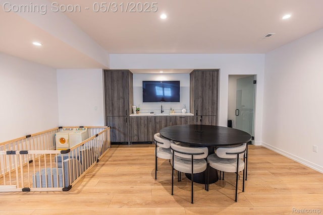 923 S Glenhurst Dr, Birmingham, MI 48009 - dining area with light wood finished floors, baseboards, recessed lighting, and wet bar
