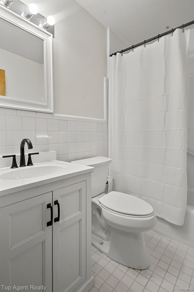 2125 Clawson Ave Unit 207, Royal Oak, MI 48073 - full bathroom with tile patterned flooring, tile walls, vanity, toilet, and shower / bath combo with shower curtain