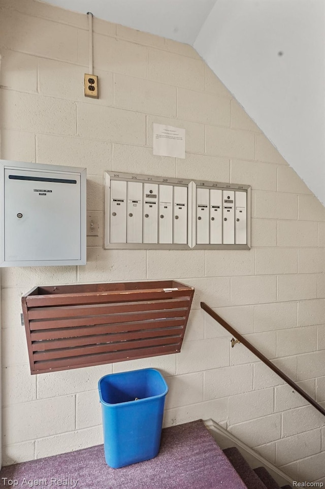 2125 Clawson Ave Unit 207, Royal Oak, MI 48073 - view of community featuring mail area
