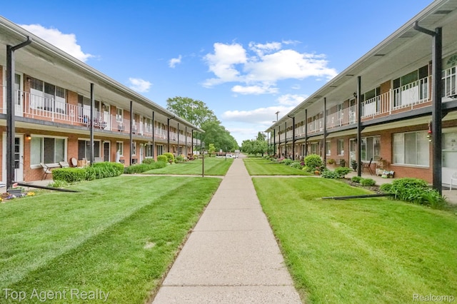 2125 Clawson Ave Unit 207, Royal Oak, MI 48073 - view of home's community featuring a lawn